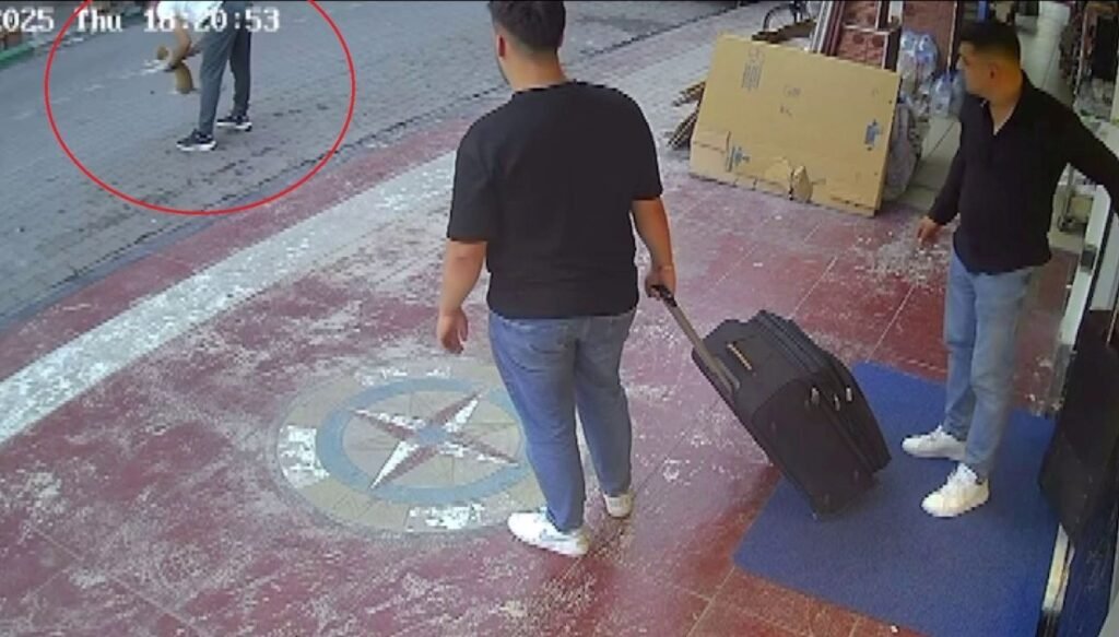 Nefes borusuna yiyecek kaçan kediyi Heimlich manevrasıyla kurtardı