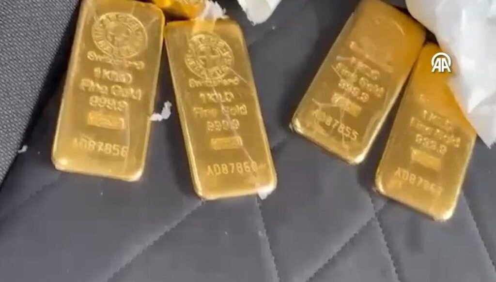 Otomobilden külçe külçe altın çıktı!