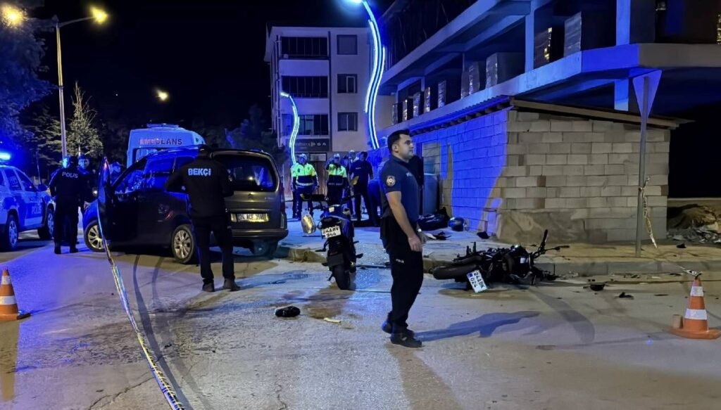 Otomobille çarpışan motosikletteki 2 kişi öldü