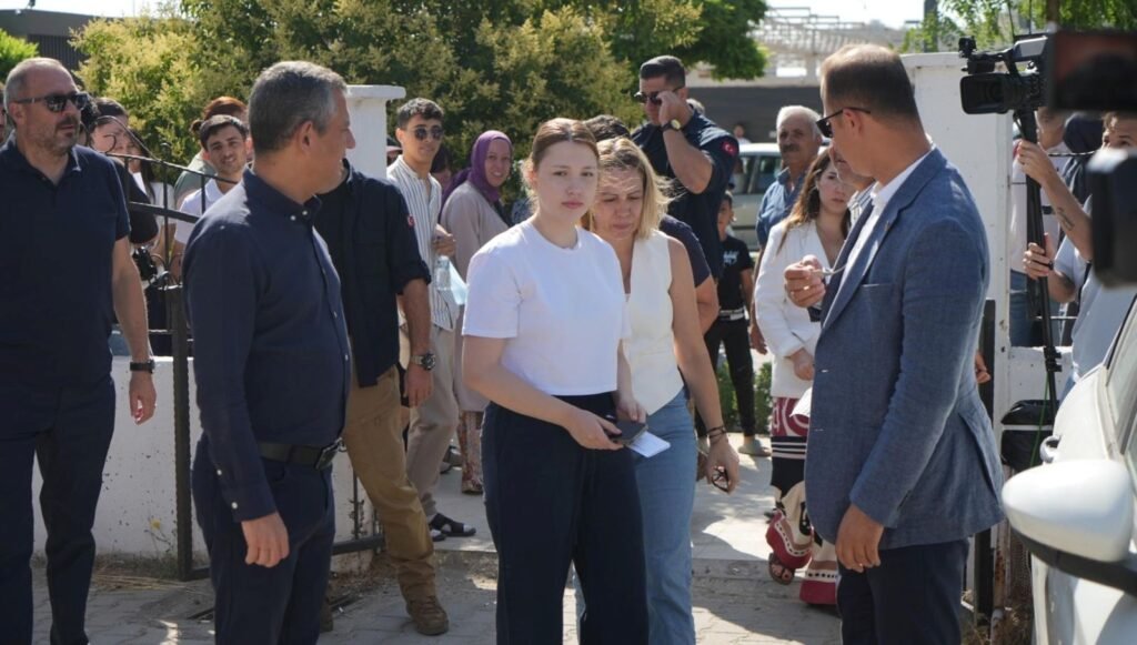 Özgür Özel yine Nehir Zeyrek’i yalnız bırakmadı