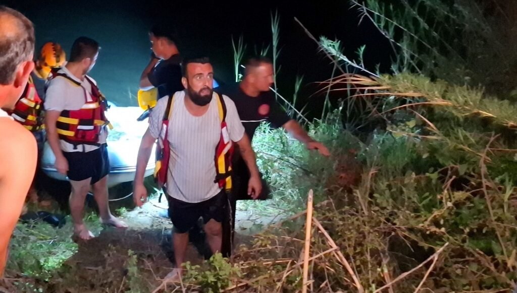 Piknik yapıyorlardı, baraj kapakları açılınca mahsur kaldılar