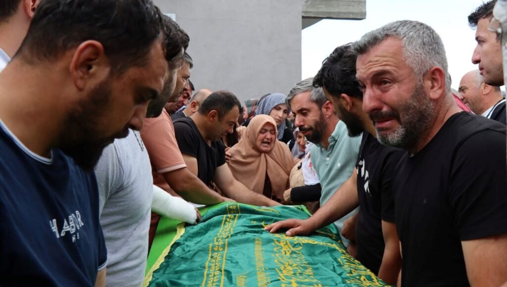 Taş ocağındaki göçükte ölen işçiler toprağa verildi