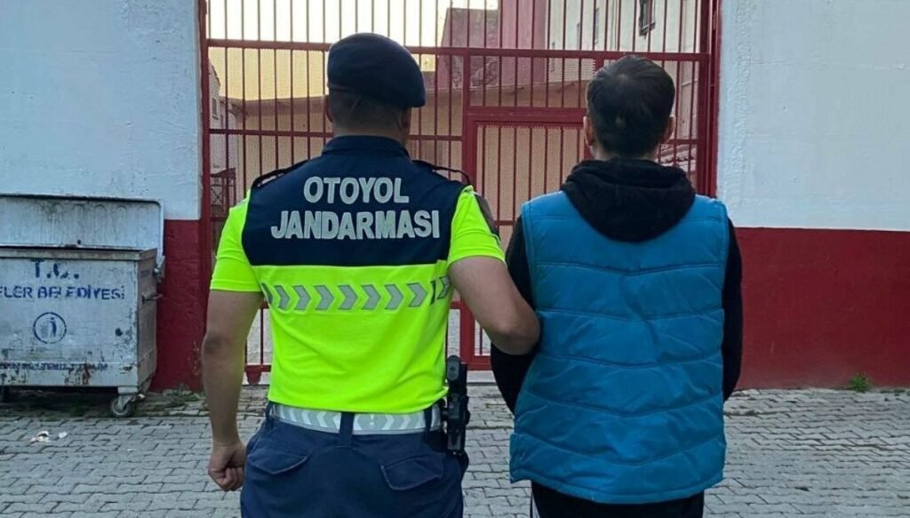 Terör örgütü üyesi, kaçak göçmenlerle birlikte yakalandı