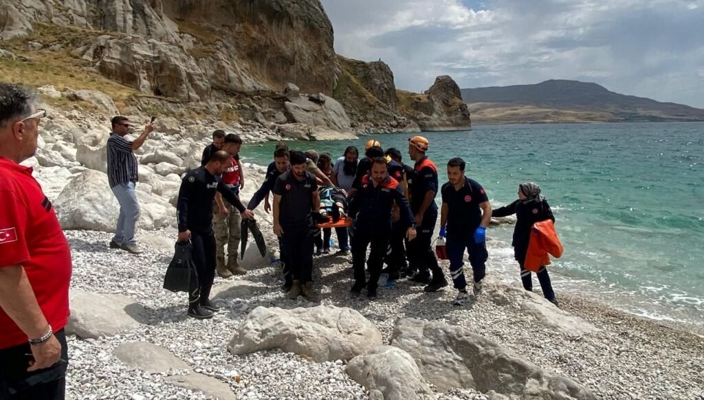 Van Gölü’ne giren 14 yaşındaki çocuk akıntıya kapılarak boğuldu