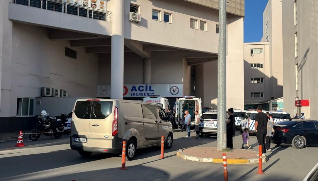 Zabıta memuru kendini vurdu, belediye başkanı yaralandı