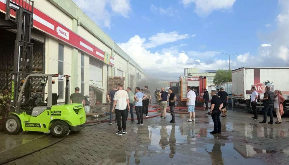 Zeytin işleme merkezinde yangın paniği