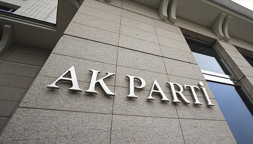 AK Parti’den 15 Temmuz paylaşımı: “Bir milletin destansı direnişi”