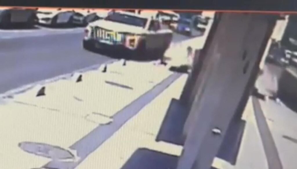 Alkollü doktor kamyonetle kaldırımdaki yayalara çarpıp kaçtı