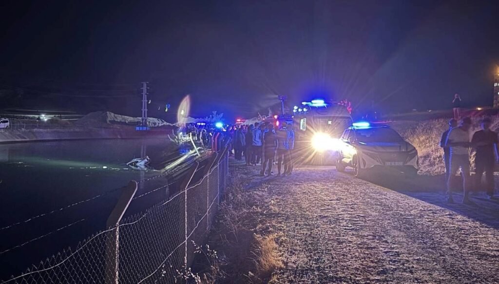 Baba ve oğlu öldü, anne ile diğer çocukları yaralı