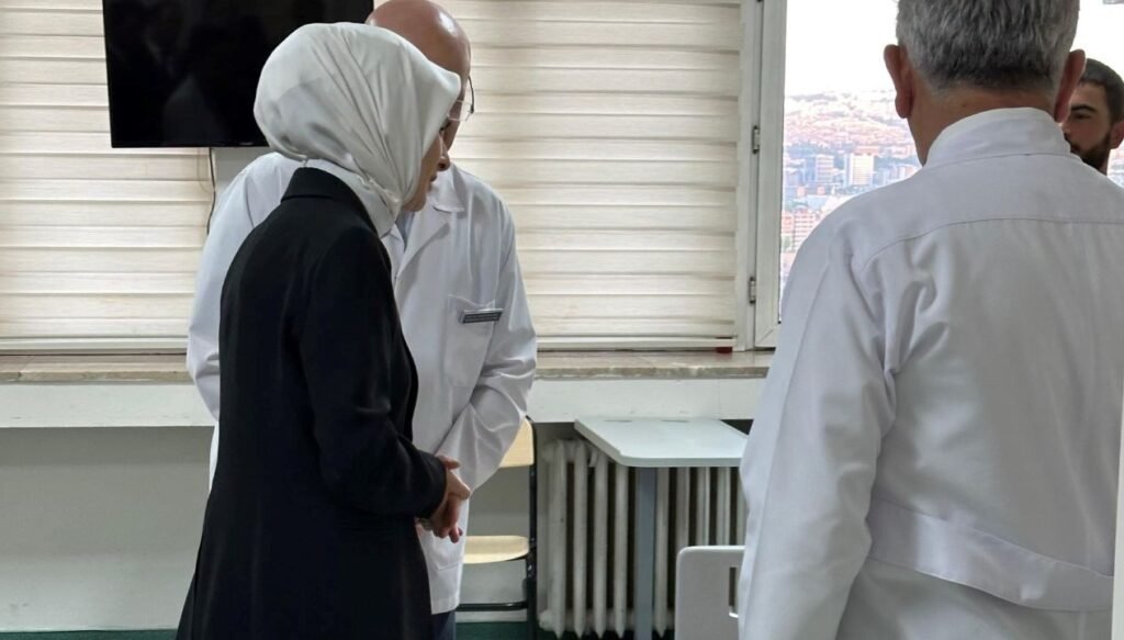 Bakan Göktaş, metan gazından zehirlenen askerleri ziyaret etti