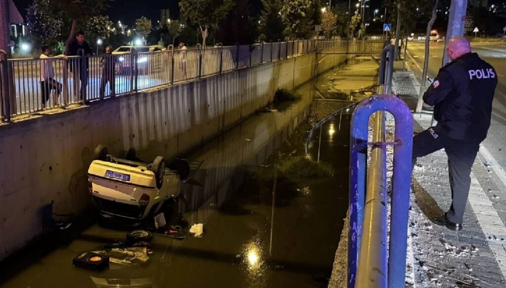 Bariyeri parçalayıp kanala devrildi