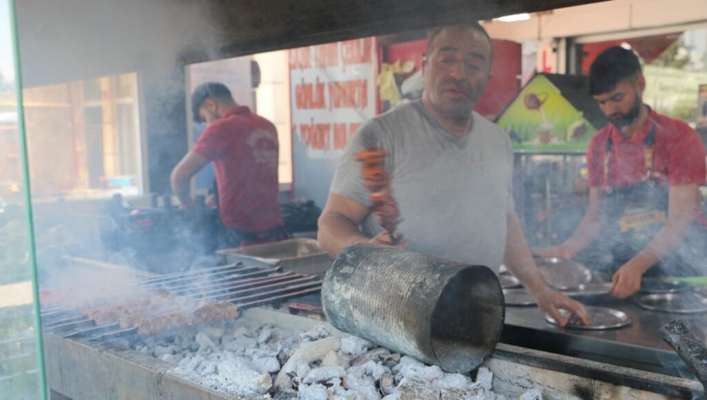 Bir kentin vazgeçilmezi: 45 derece sıcaklığa rağmen talep çok