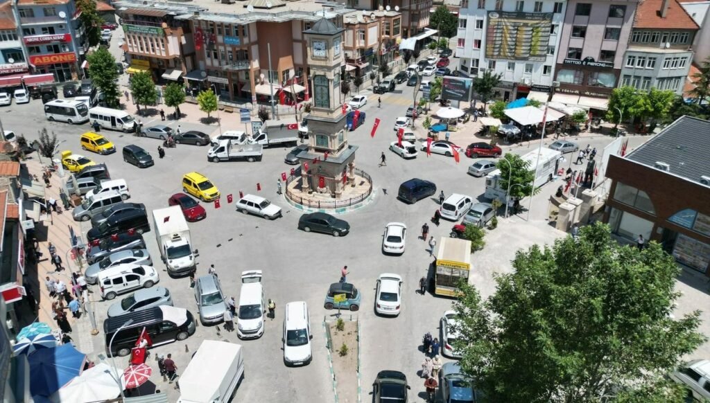 Bu ilçenin nüfusu 45 bin: Yazın 200 binlere çıkıyor