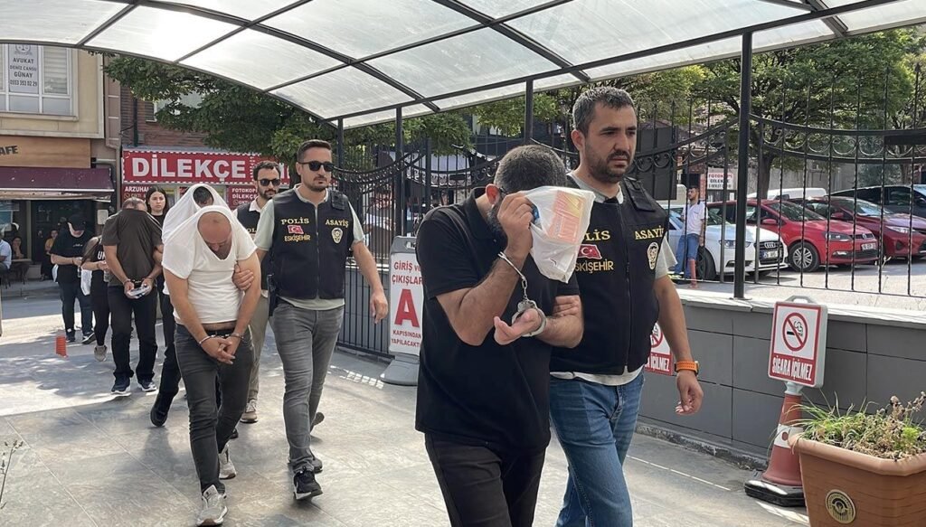 Dublörle sahte arsa satışı: 5 tutuklama