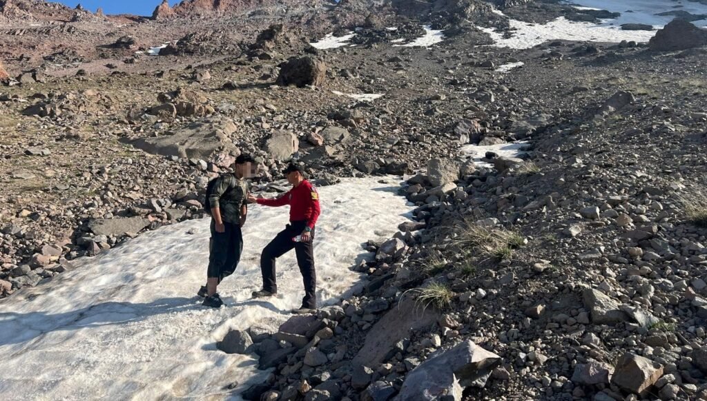 Erciyes’te mahsur kalan dağcı kurtarıldı