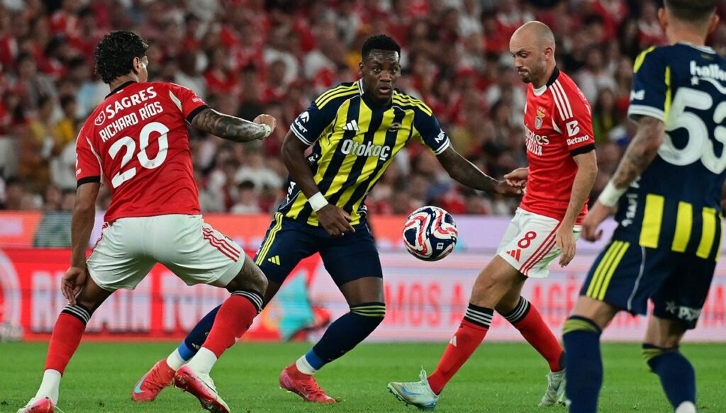 Fenerbahçe, Benfica’ya kaybetti: 3-2