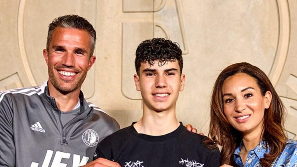 Fenerbahçe’nin rakibi Feyenoord oldu: Robin Van Persie’den ilk yorum geldi