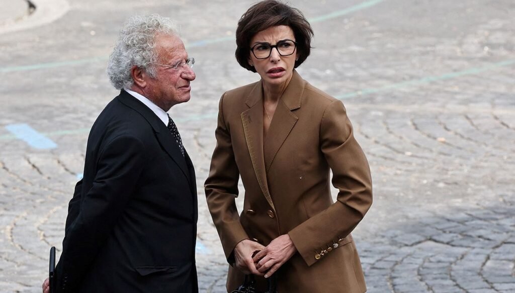 Fransa’da kültür bakanına “yolsuzluk” davası