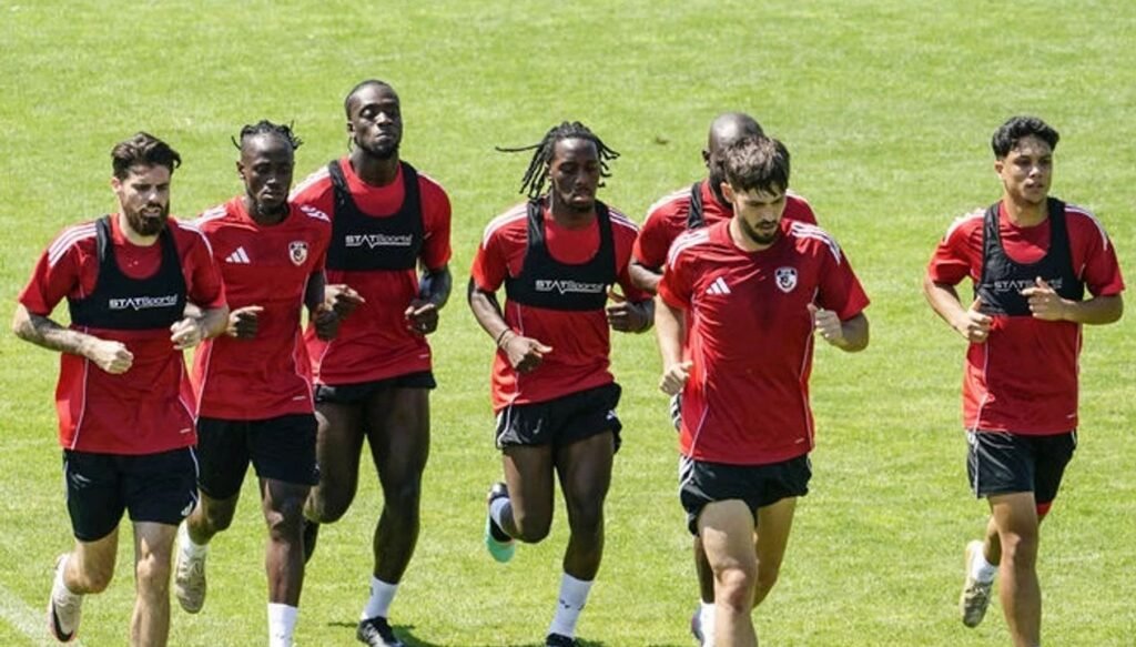 Gaziantep FK’de 8 futbolcu ile yollar ayrıldı