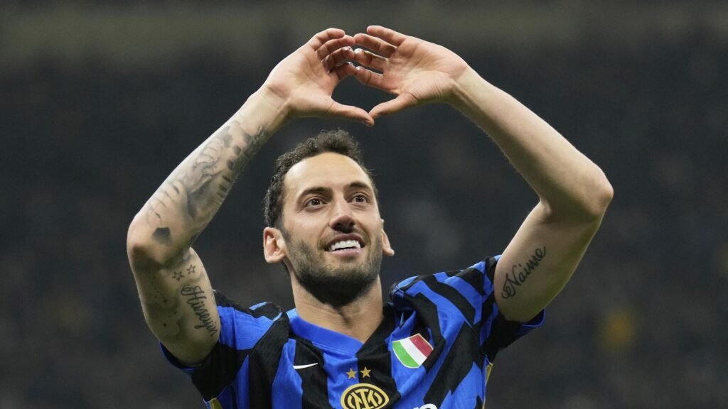 Hakan Çalhanoğlu’ndan heyecanlandıran paylaşım: Yan yana poz verdiler