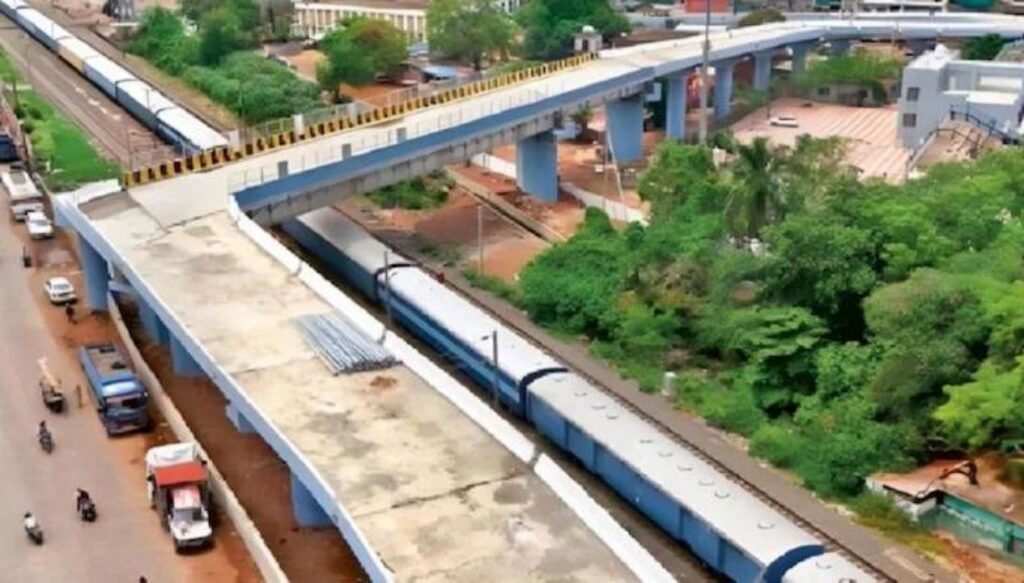 Hindistan’da 90 derecelik köprü skandalı