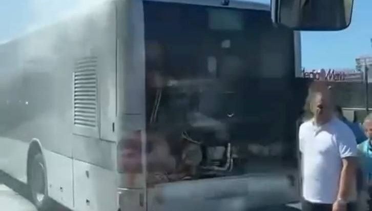 İstanbul’da metrobüste çıkan yangın söndürüldü