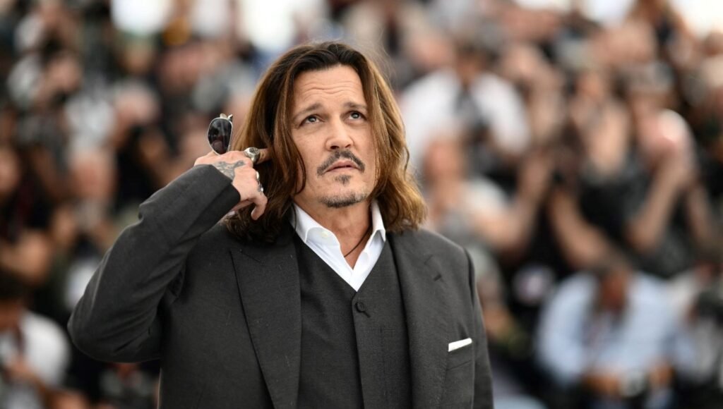 Johnny Depp küllerinden doğdu!