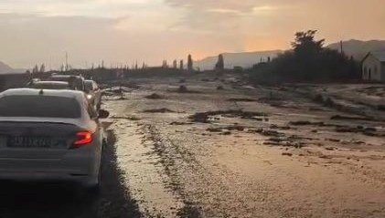 Kağızman-Iğdır karayolu sel nedeniyle ulaşıma kapandı