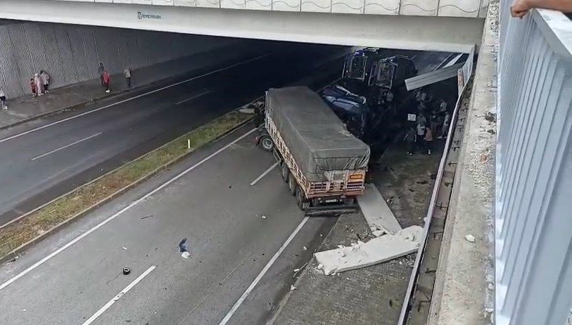 Kastamonu’da karşı yöne geçen otomobil, TIR’a çarptı: 3 ölü, 5 yaralı