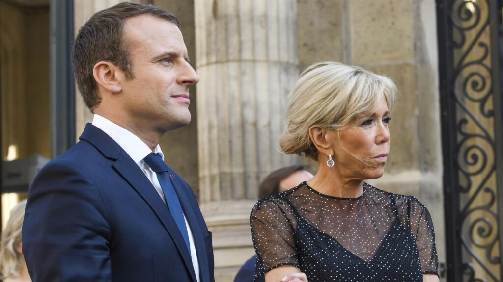 Macronlar, Brigitte Macron’un erkek doğduğunu öne süren fenomeni mahkemeye verdi