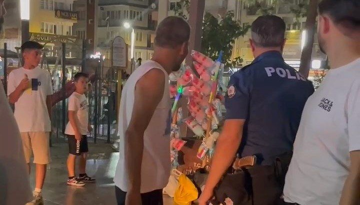 Pamuk şeker satıcısını bıçakladı: Küçük çocuk gözaltında