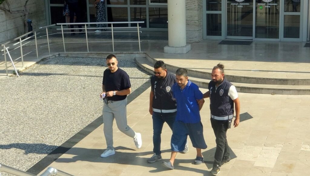 Polis araçlarına zarar veren şahıs tutuklandı