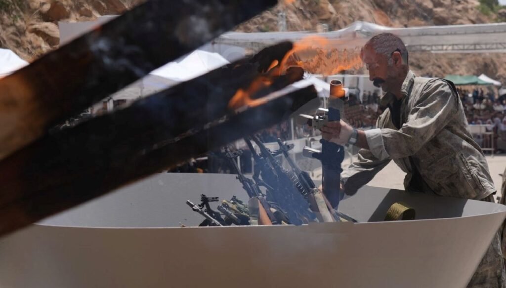 Silah bırakma sürecinde ilk adım atıldı: Siyasilerden mesajlar