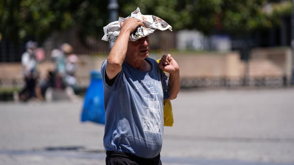 Termometreler gölgede 45 dereceye dayanıyor, aşırı sıcaklar devam ediyor, rüzgar şiddetleniyor: Bugün hava nasıl olacak?