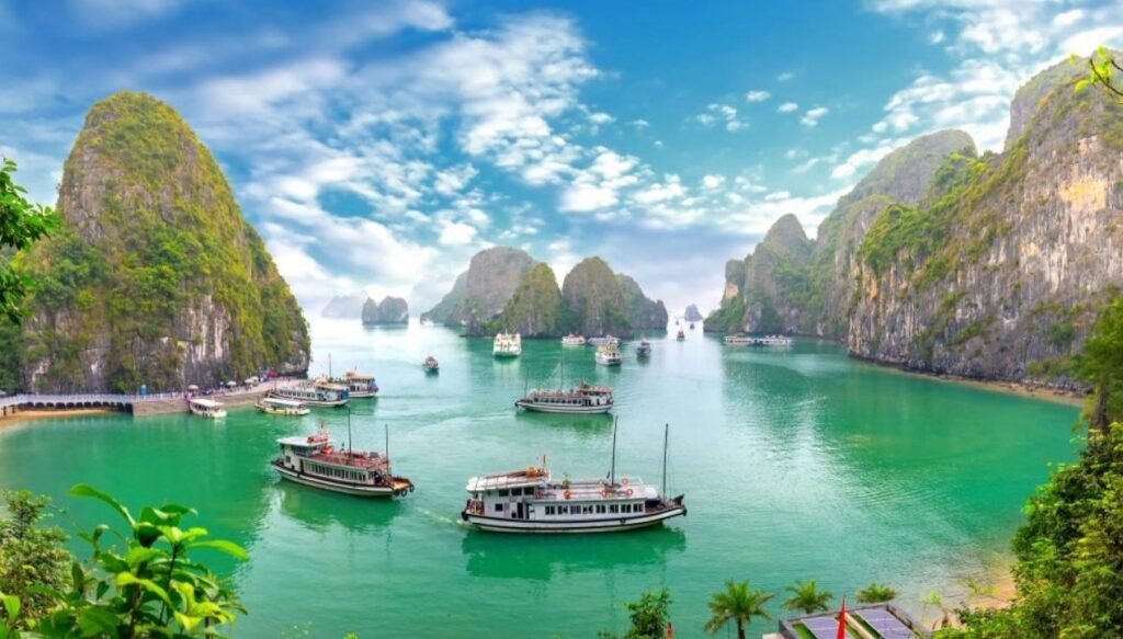 Vietnam’da tur teknesi alabora oldu: 18 ölü, 23 kayıp