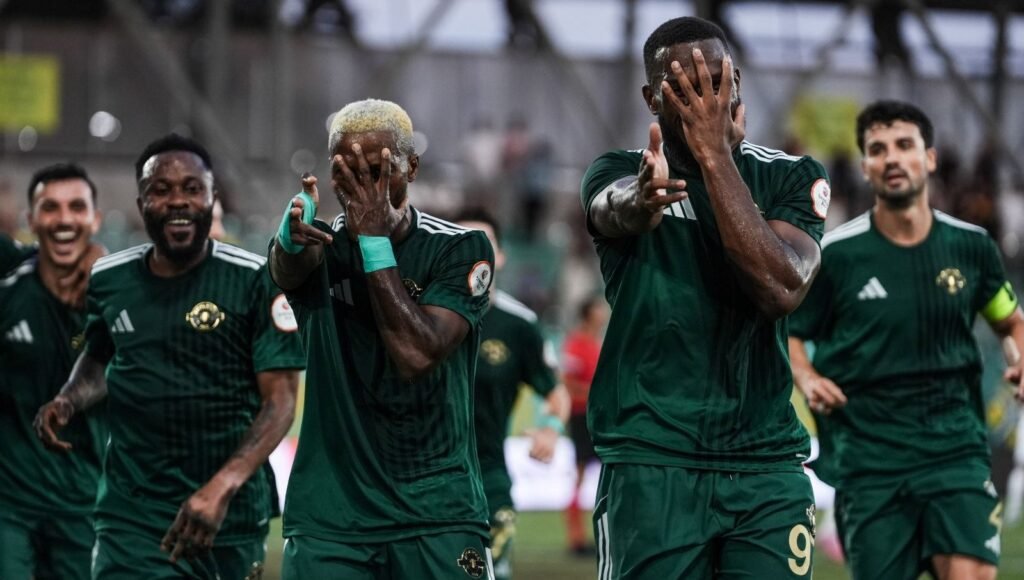 11. dakikada kırmızı kart çıktı: Rakip gol oldu yağdı