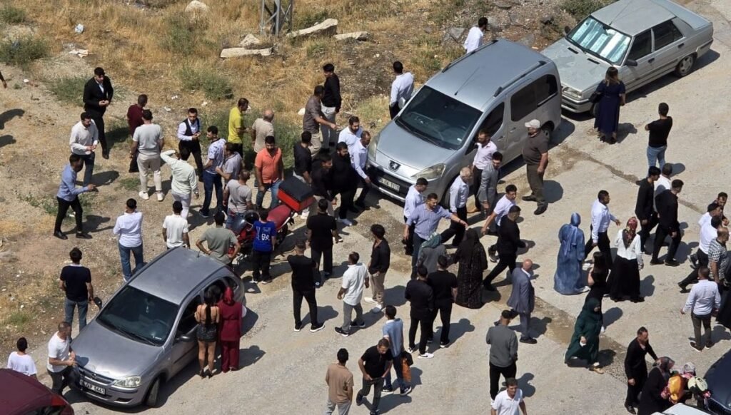 Ankara’da düğünde kavga: İhbara gelen polis aracına zarar verdi