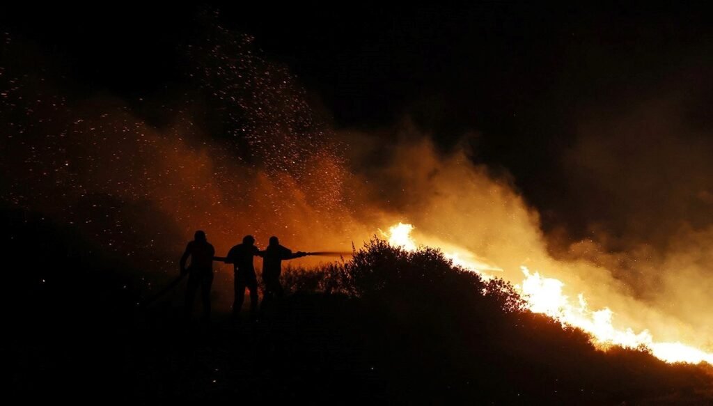 Avrupa alevler ve aşırı sıcakla boğuşuyor