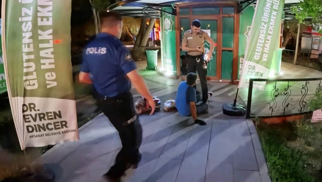 Belediye büfesini soyarken suçüstü yakalandı