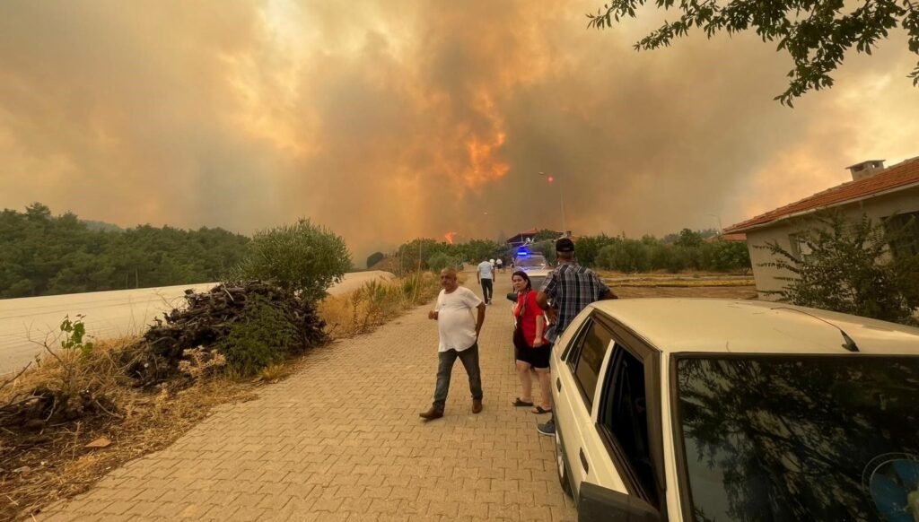 Denizli’de orman yangını: İki mahalle tahliye edildi