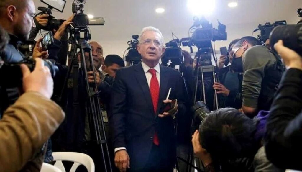 Eski cumhurbaşkanına 12 yıl ev hapsi cezası