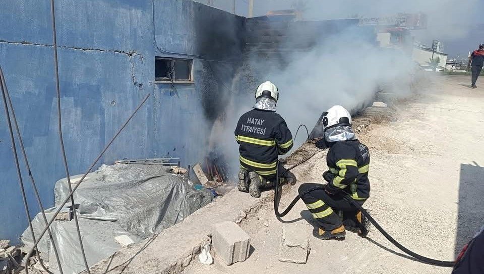 Hatay’da fabrikada yangın paniği