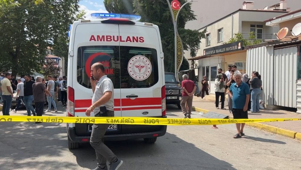 Husumetlisine ateş etti, yoldan geçen kadını vurdu