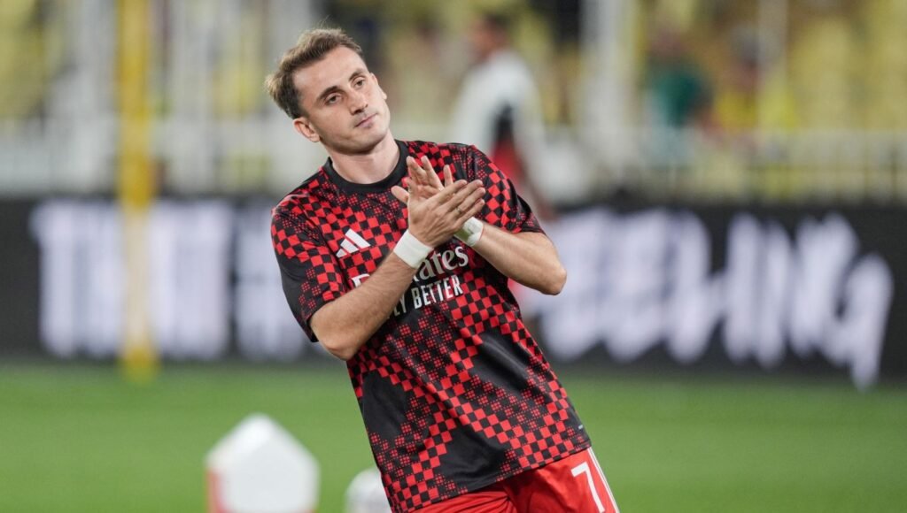 Kerem Aktürkoğlu sahaya çıktı, tribünler ayağa kalktı: Taraftara karşılık verdi