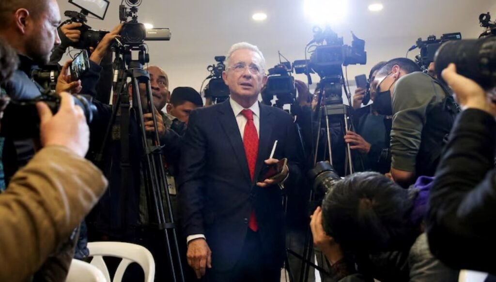 Kolombiya: Eski Cumhurbaşkanının ev hapsi cezası kaldırıldı