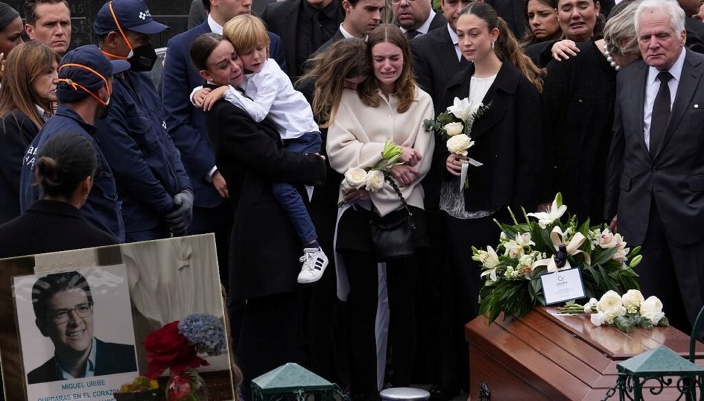 Kolombiya’da suikast kurbanı başkan adayı defnedildi