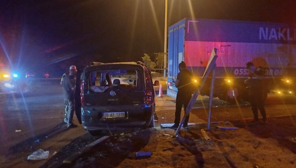 Manisa’da kamyonla hafif ticari aracın çarpıştı: Bir ölü