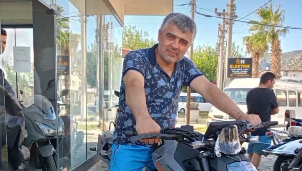 Motosiklet sürücüsü elektrik direğine çarparak hayatını kaybetti