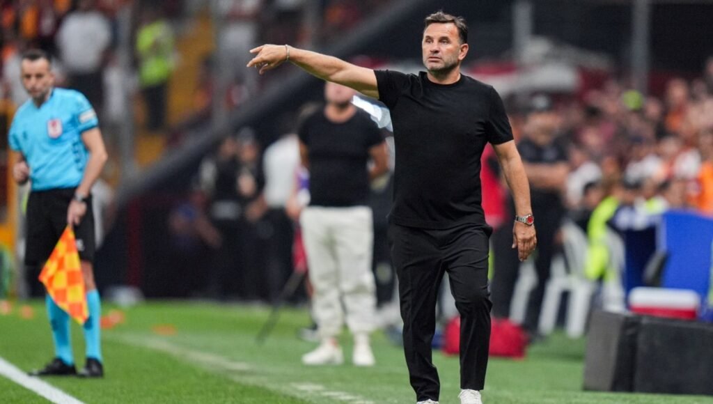 Okan Buruk, “En hareketli saatlerdeyiz, birazdan toplantıya gireceğim” diyerek açıkladı