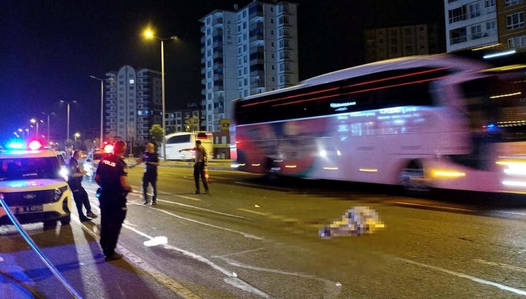 Önce kamyonet çarptı, sonra otomobil ezdi